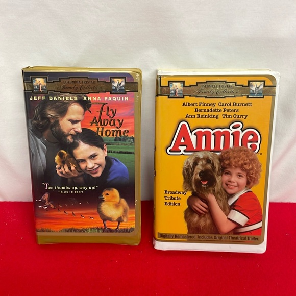 Other - Columbia Tristar  VHS Tape lot of 2 - Annie - Fly Away Home